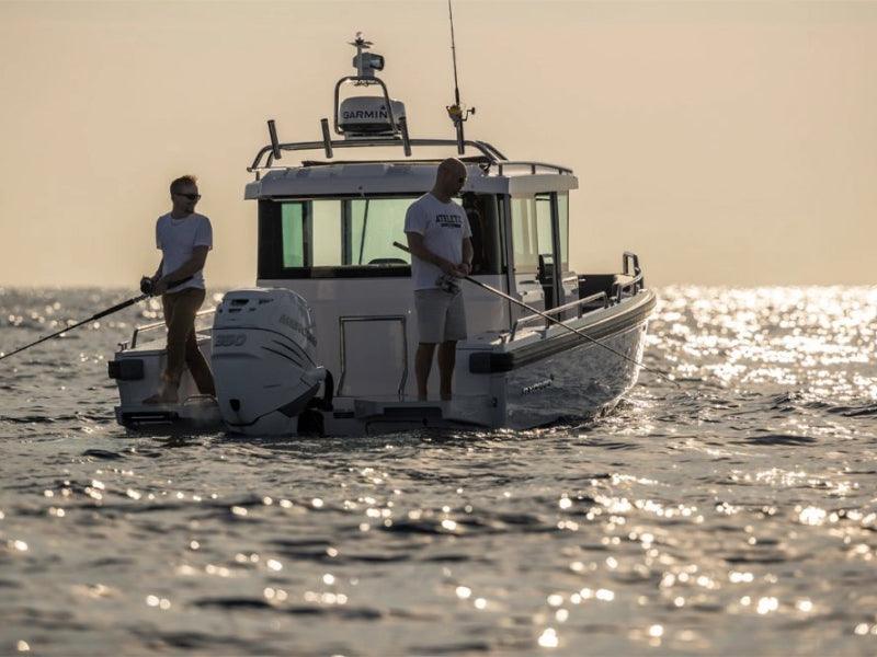 2 men fishing on boat in florida