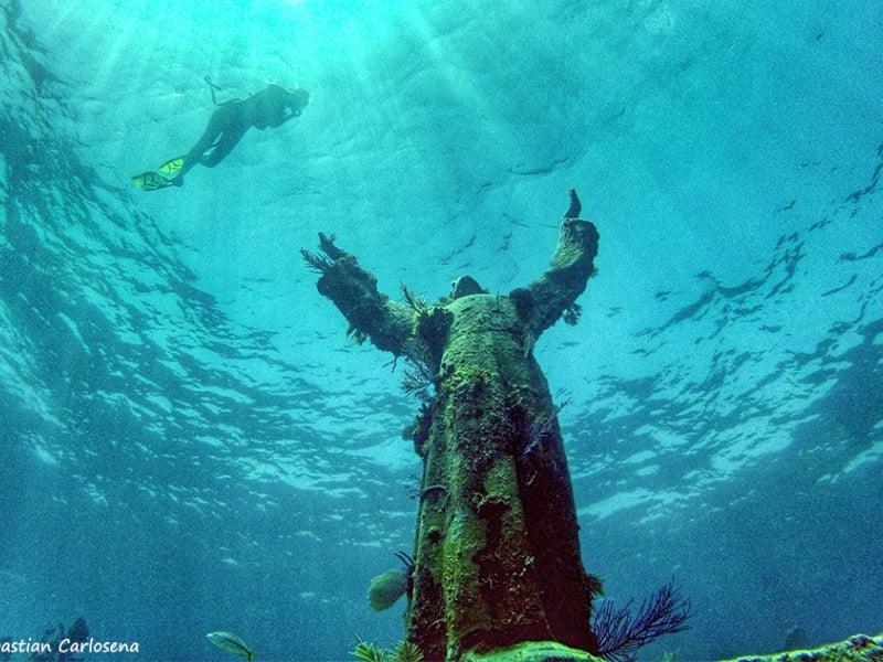 boat charter snorkel tour for Christ of the Abyss