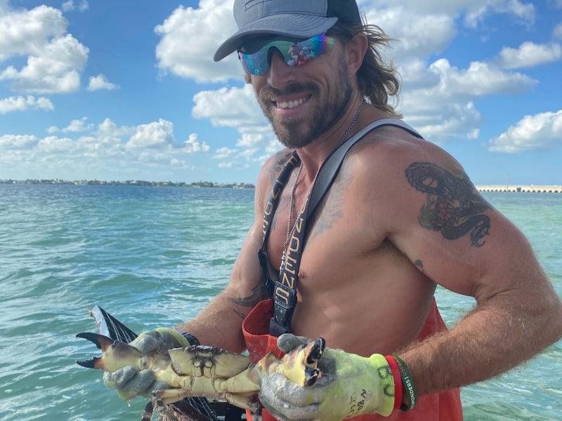 crab catching on boat charter