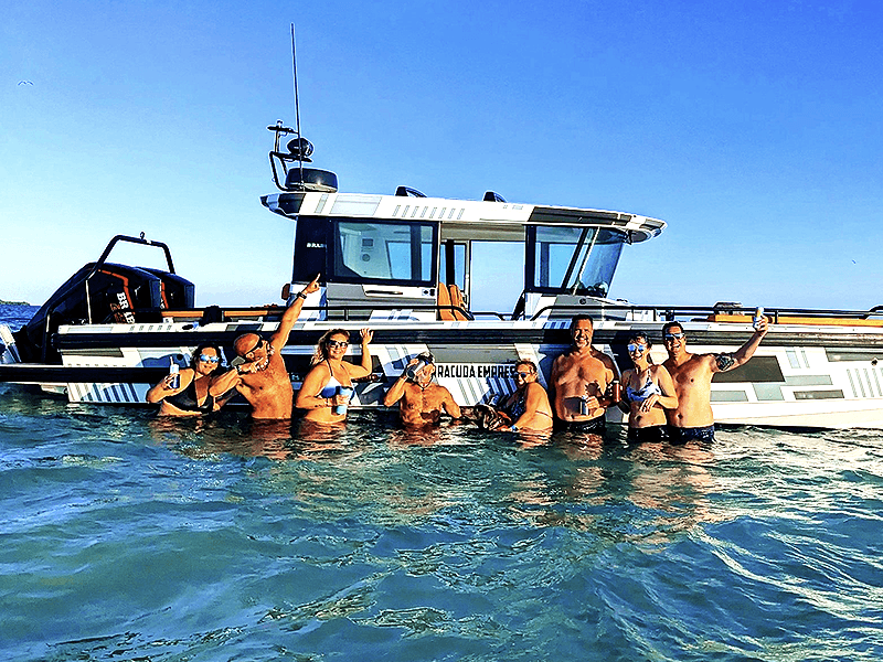 party group in ocean by brabus shadow 500 boat charter