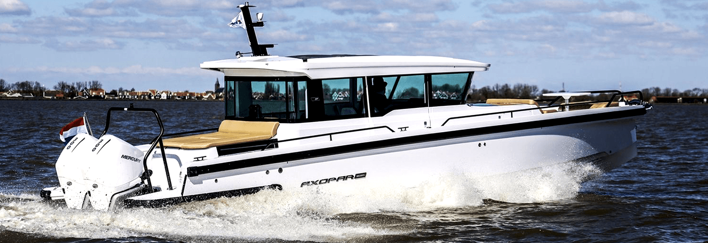 axopar 37 xc cross cabin exterior